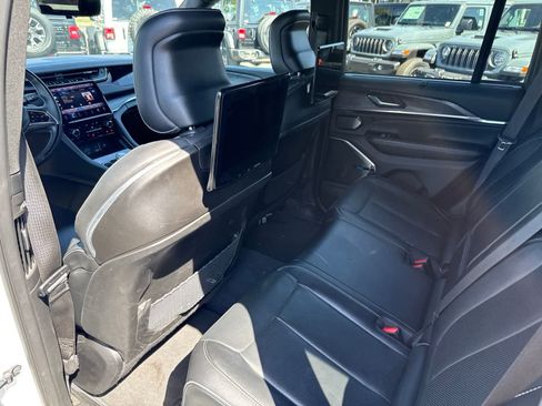 Used 2023 Jeep Grand Cherokee Overland w/ Advanced Protech Group III AWD/4WD image 31