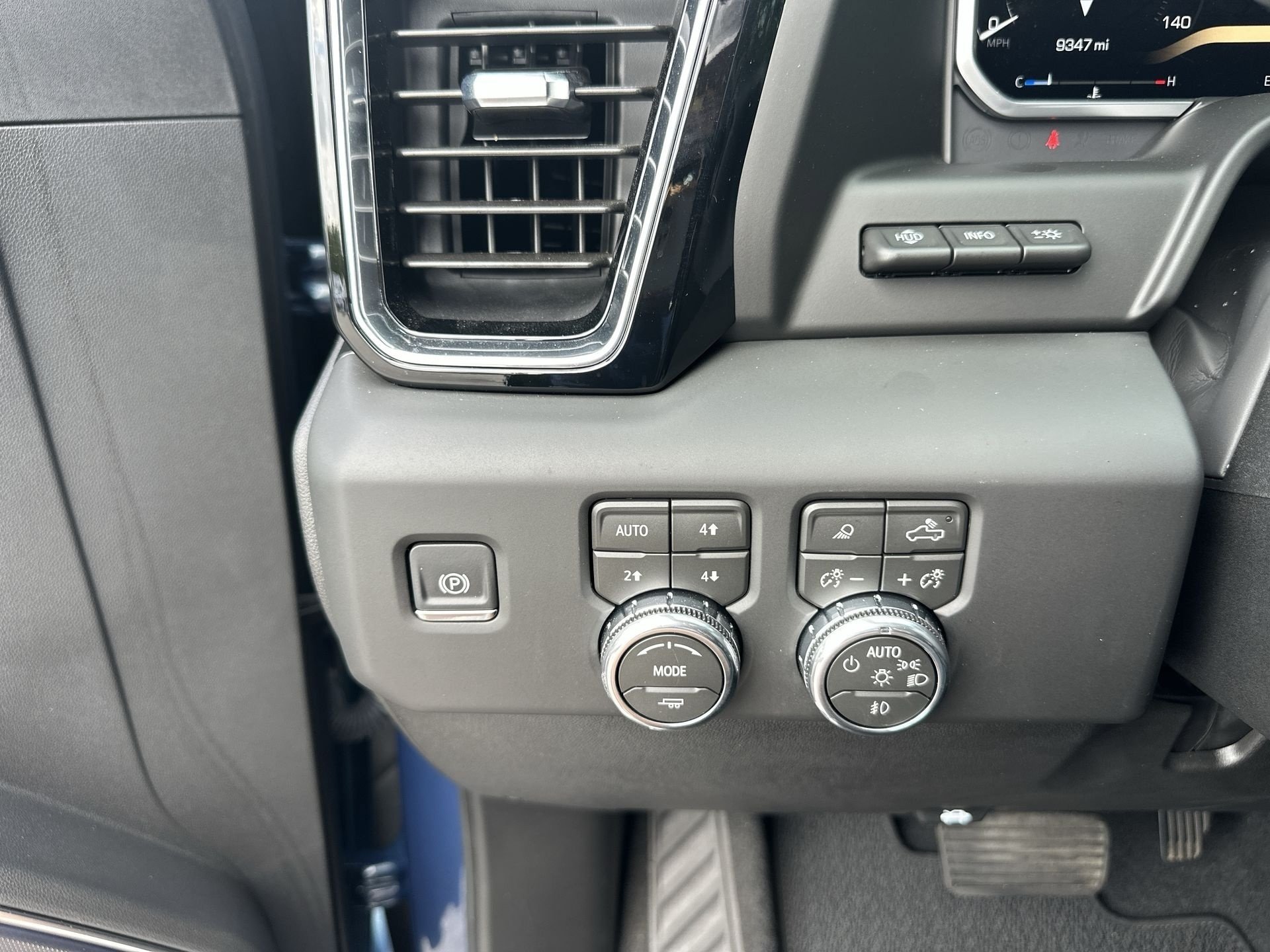 Certified 2026 GMC Sierra 2500 Denali w/ Denali Reserve Package AWD/4WD image 18