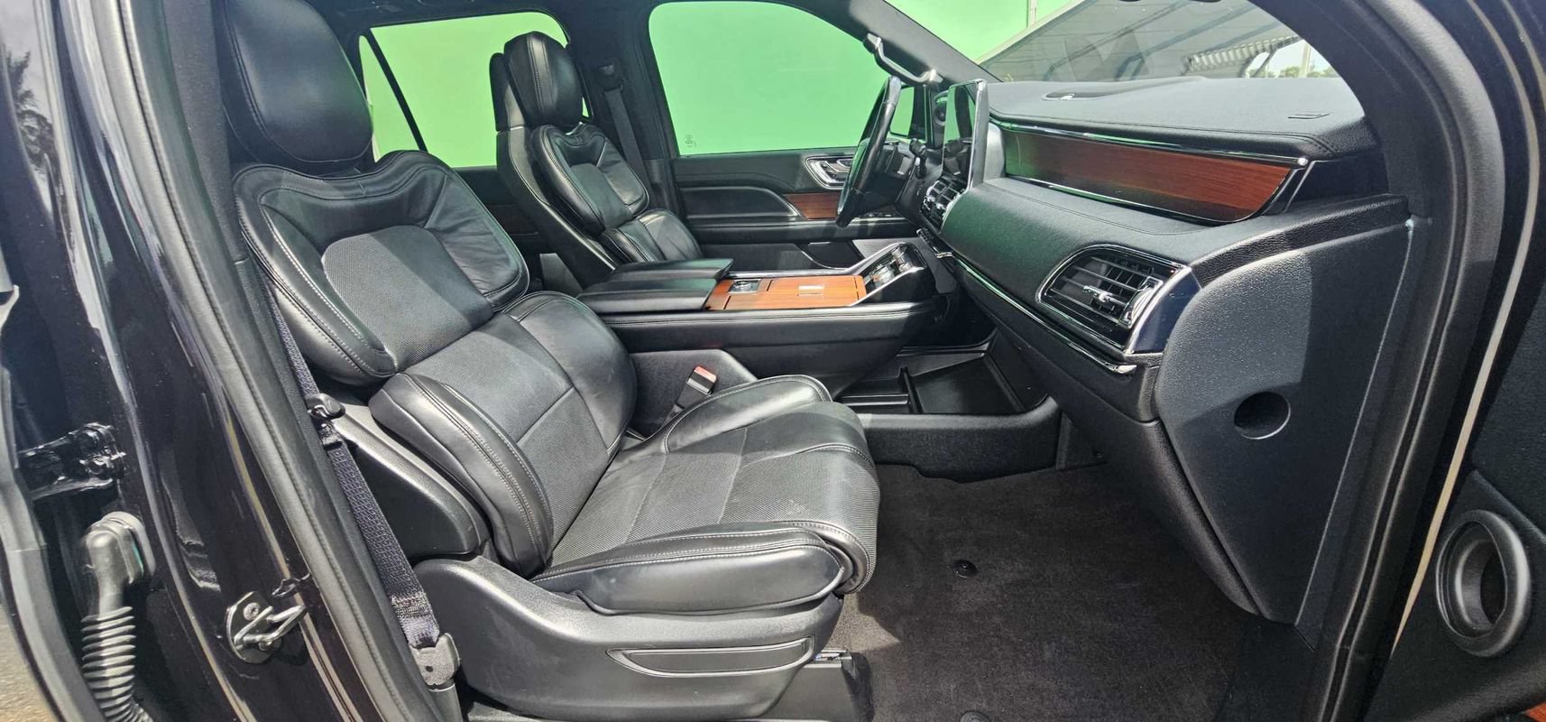 Used 2019 Lincoln Navigator Reserve AWD/4WD image 32