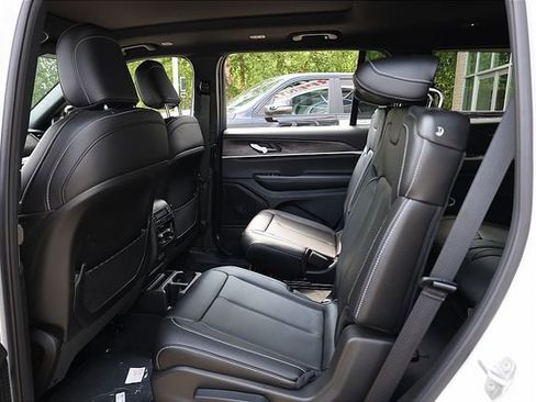 New 2025 Jeep Grand Cherokee L Limited image 9