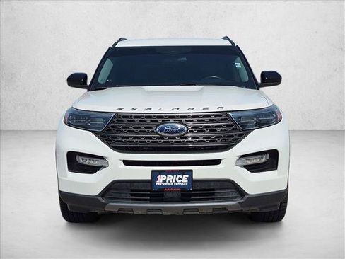 Used 2022 Ford Explorer XLT w/ Equipment Group 202A RWD image 2