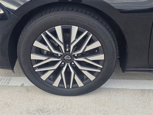 Used 2023 Nissan Altima 2.5 SV image 7