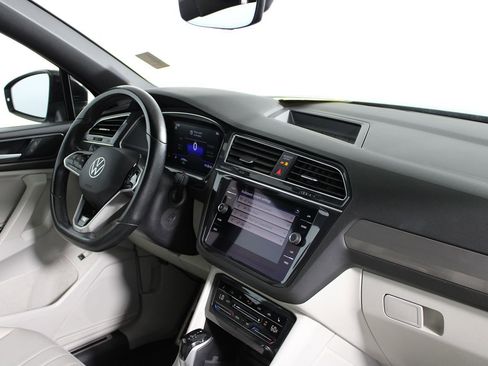 Used 2022 Volkswagen Tiguan SE R-Line image 13