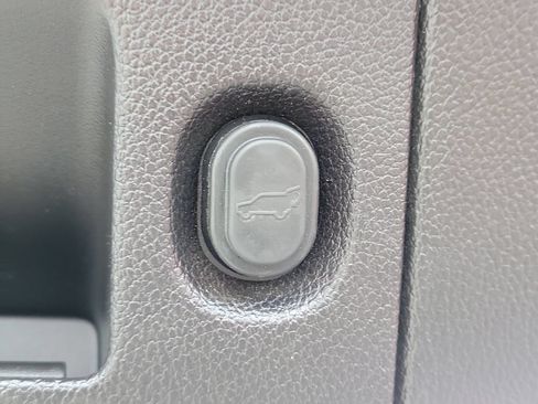 Used 2016 Cadillac Escalade Luxury AWD/4WD image 10