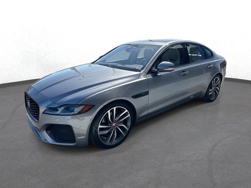 Used 2021 Jaguar XF SE image 7