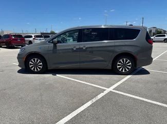Used 2023 Chrysler Pacifica Touring-L FWD video 2