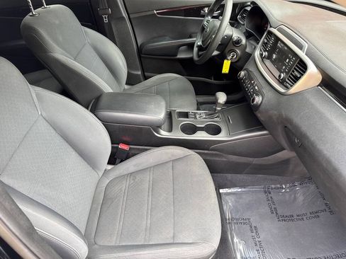 Used 2019 Kia Sorento L FWD image 13