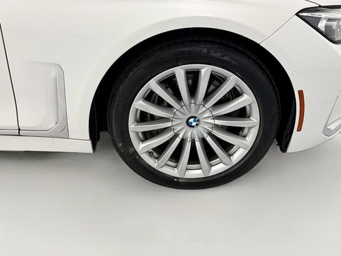 Used 2020 BMW 740i w/ Premium Package RWD image 31