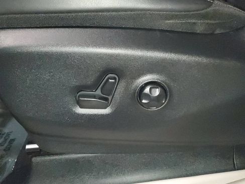 Used 2023 Chrysler Pacifica Touring-L FWD image 22