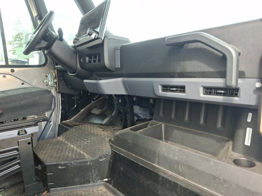 Used 2024 Chevrolet Brightdrop 600 w/ Commercial Equipment Package AWD/4WD image 12