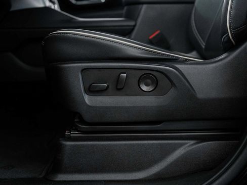 Used 2023 GMC Yukon SLT w/ SLT Premium Package image 29