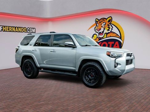 Used 2022 Toyota 4Runner SR5 Premium w/ Moonroof Package RWD image 3