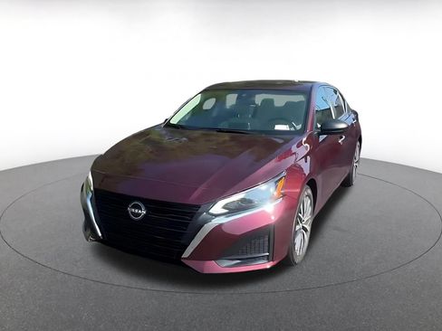 Used 2025 Nissan Altima 2.5 SV FWD image 7