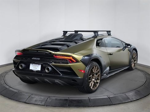 Used 2024 Lamborghini Huracan Sterrato image 7