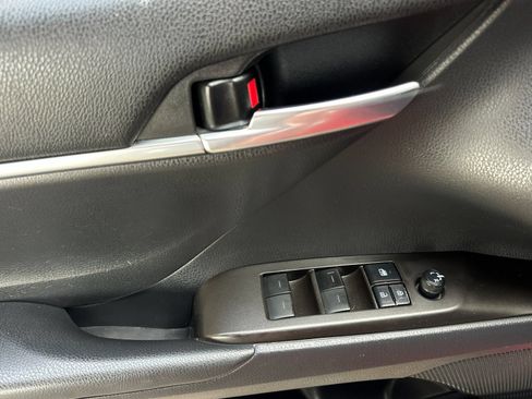 Used 2021 Toyota Camry SE FWD image 10