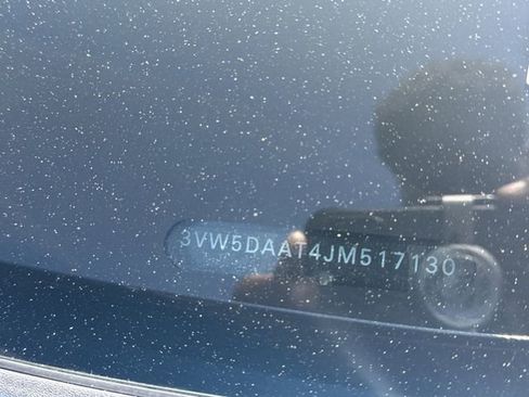 Used 2018 Volkswagen Beetle 2.0T SE FWD image 33