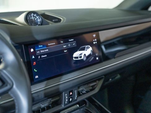 Certified 2024 Porsche Cayenne Coupe AWD/4WD image 21
