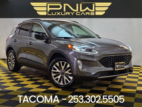 Used 2022 Ford Escape Titanium w/ Class II Trailer Tow Package AWD/4WD image 1