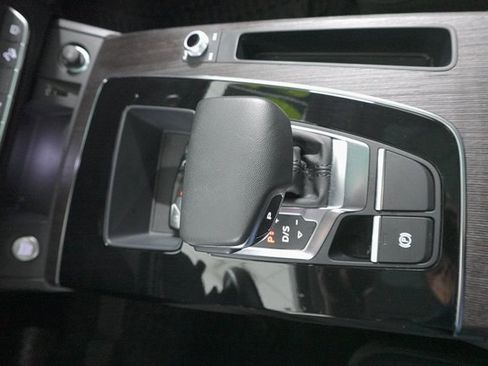 Used 2024 Audi Q5 2.0T Premium w/ Convenience Package image 20