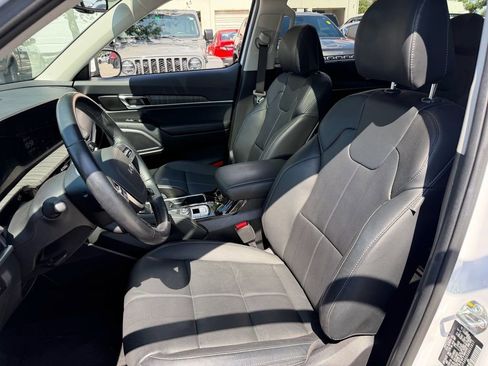 Used 2025 Kia Telluride EX w/ EX Captain's Chair Package FWD image 10