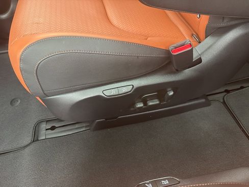 Used 2024 Kia Carnival SX Prestige image 27