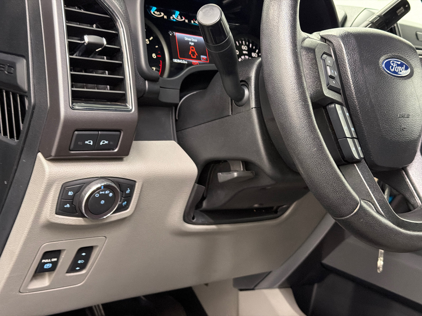 Used 2019 Ford F150 XLT w/ Equipment Group 302A Luxury AWD/4WD image 18