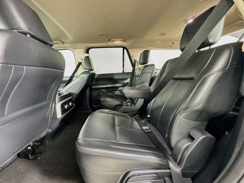 Used 2024 Ford Expedition XLT AWD/4WD image 29