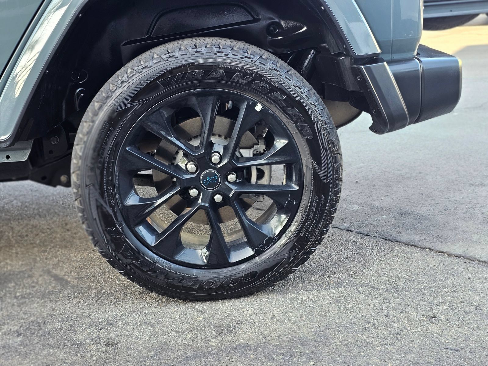 Used 2024 Jeep Wrangler Unlimited Sahara AWD/4WD image 15