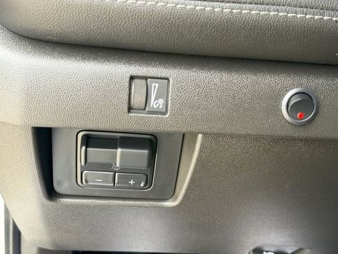 Used 2023 Chevrolet Colorado LT w/ LT Convenience Package II RWD image 13