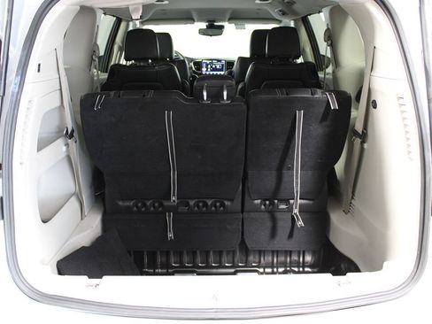 Used 2024 Chrysler Pacifica Touring-L FWD image 31