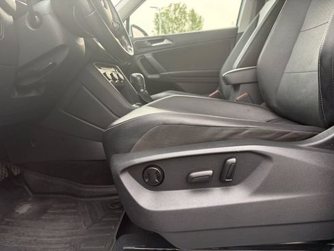 Used 2018 Volkswagen Tiguan SE FWD image 14