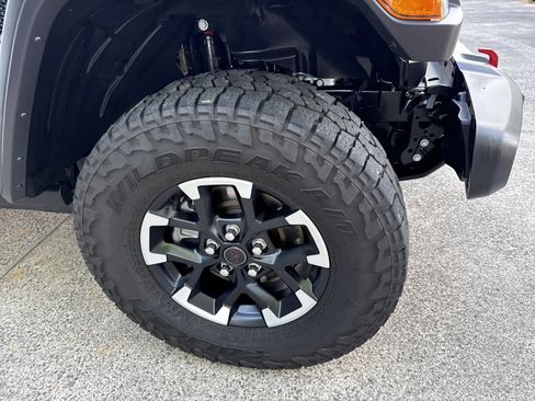 Used 2026 Jeep Gladiator Rubicon AWD/4WD image 12