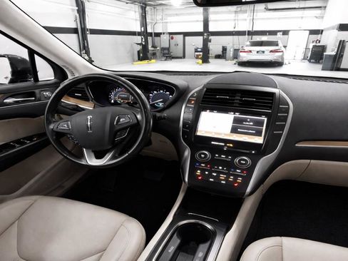 Used 2019 Lincoln MKC Select w/ Select Plus Package FWD image 16