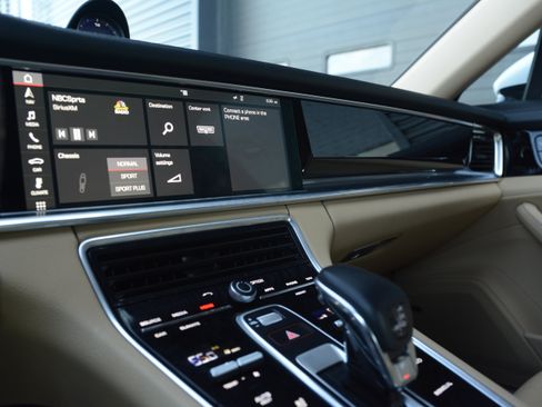 Certified 2018 Porsche Panamera 4 AWD/4WD image 19