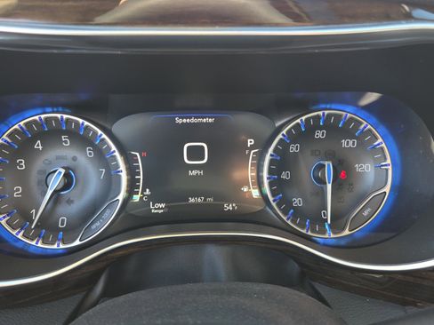 Certified 2022 Chrysler Pacifica Limited w/ Uconnect Theater Family Group image 14