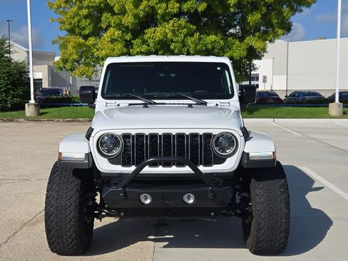 Used 2024 Jeep Gladiator Sport AWD/4WD image 10