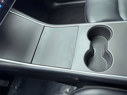 Used 2021 Tesla Model Y Long Range image 35