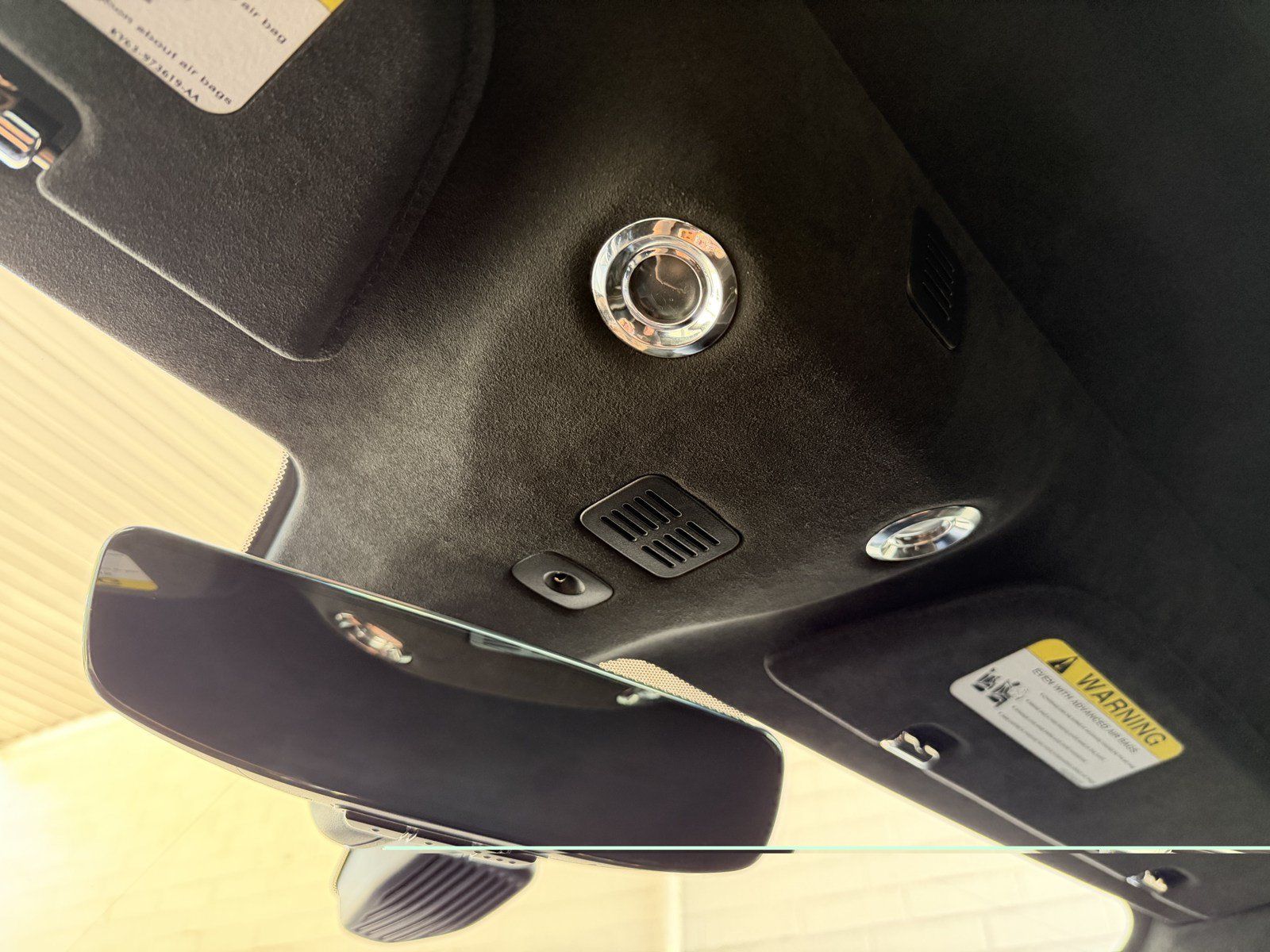 Used 2023 Aston Martin V8 Vantage Coupe RWD image 35
