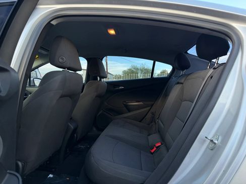 Used 2019 Chevrolet Cruze LT w/ Convenience Package FWD image 11