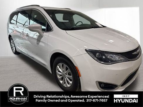 Used 2018 Chrysler Pacifica Touring-L Plus w/ Advanced Safetytec Group image 3