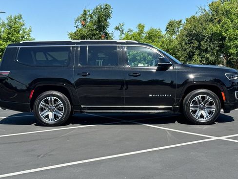 Used 2023 Jeep Wagoneer L Series II RWD image 10