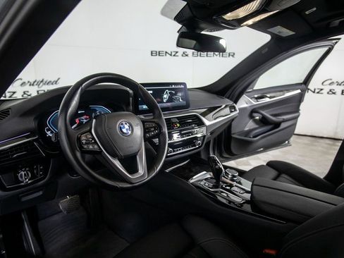 Used 2023 BMW 530e w/ Premium Package image 12