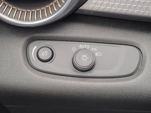 Used 2024 Chevrolet Trax ACTIV w/ Sunroof Package image 13