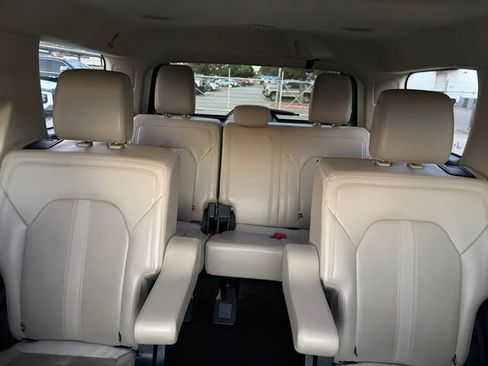 Used 2022 Ford Expedition Limited image 25
