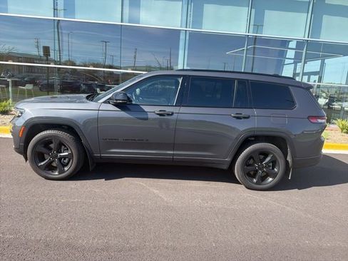 Used 2022 Jeep Grand Cherokee L Laredo image 21