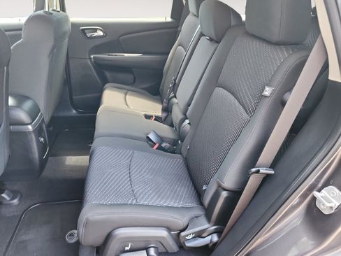 Used 2019 Dodge Journey SE FWD image 14