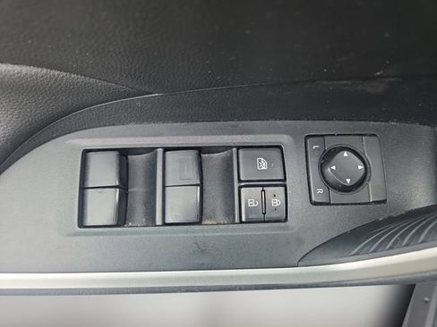 Used 2021 Toyota RAV4 LE AWD/4WD image 17