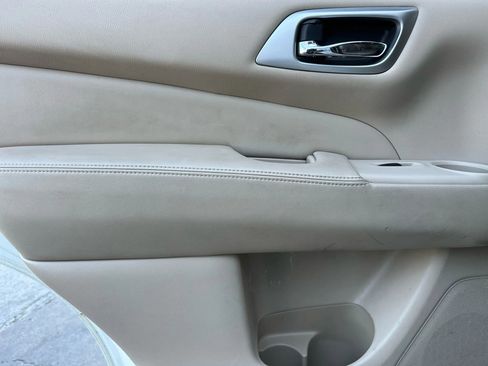 Used 2017 Nissan Pathfinder SL w/ SL Tech Package image 8