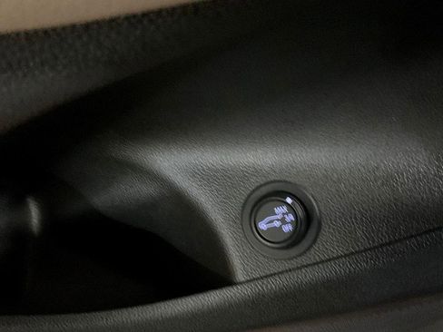 Used 2019 Buick Envision Premium image 32