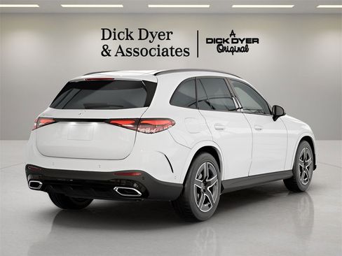 Used 2025 Mercedes-Benz GLC 300 image 11